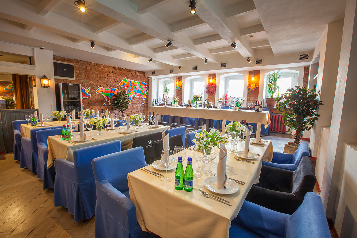 Требуется официант объявление. Парень официант. Ресторан авалон в ташкенте. Какой ресторан требуется. Черетто на пилюгина.